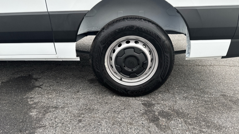 Renault Master Mwb Diesel Fwd MM35 Blue dCi 130 Advance Medium Roof Van